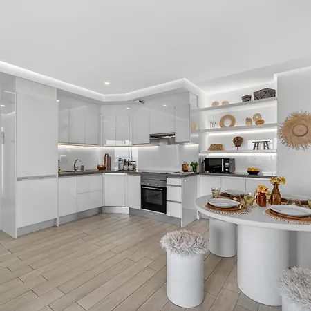Апартаменты Ocean Garden Sunset & Sunrise - Heated Pool - Ac - Lounge Zone