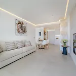 شقة Ocean Garden Sunset & Sunrise - Heated Pool أذيخي
